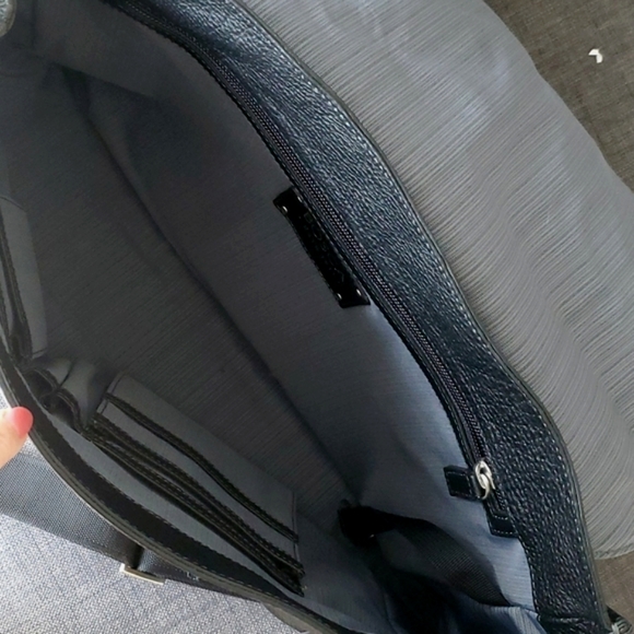 NWOT Bosca messenger bag, black - Picture 13 of 15